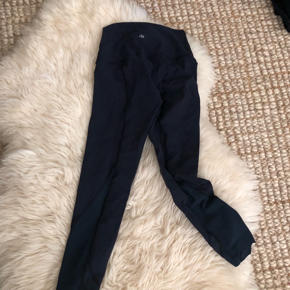 Wunder under Lululemon 7/8ths scalloped bottom